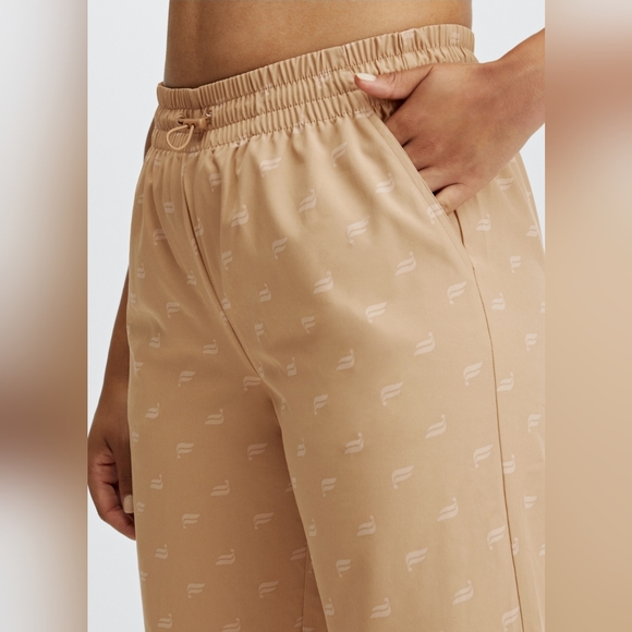 Fabletics Iggy Woven Pant - Picture 3 of 10